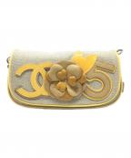 CHANELシャネル）の古着「チェーンショルダーバッグ カメリア No.5 キャンパス×パテントレザー」｜ベージュ