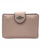 COACHコーチ）の古着「エンボスシグネチャー 2つ折り財布」｜ピンク
