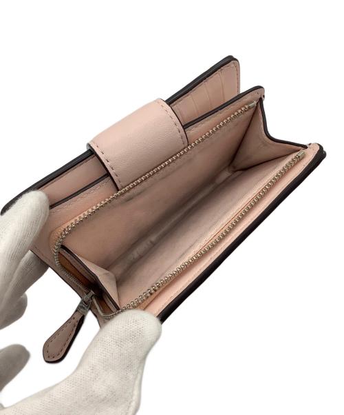 COACH（コーチ）COACH (コーチ) エンボスシグネチャー 2つ折り財布 ピンクの古着・服飾アイテム