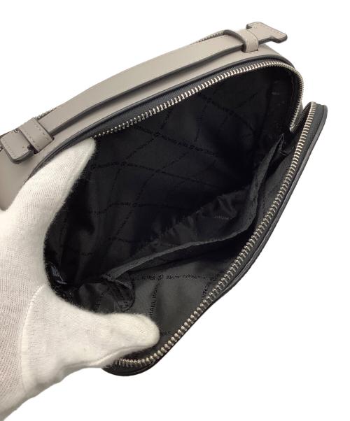 MICHAEL KORS（マイケル・コース）MICHAEL KORS (マイケル・コース) Cooper Crossbody Bag グレーの古着・服飾アイテム