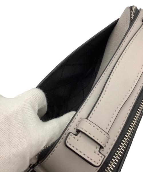 MICHAEL KORS（マイケル・コース）MICHAEL KORS (マイケル・コース) Cooper Crossbody Bag グレーの古着・服飾アイテム