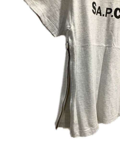 A.P.C.（アーペーセー）A.P.C. (アーペーセー) sacai (サカイ) サイドジップロゴカットソー グレー サイズ:XSの古着・服飾アイテム