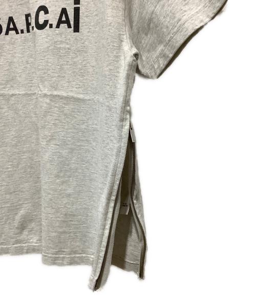 A.P.C.（アーペーセー）A.P.C. (アーペーセー) sacai (サカイ) サイドジップロゴカットソー グレー サイズ:XSの古着・服飾アイテム