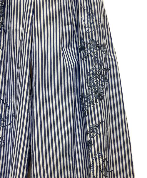 ne quittez pas（ヌキテパ）ne quittez pas (ヌキテパ) Kanako Sato (カナコ サトウ) Cotton Stripe Ivy Flower Embroidery Pants ホワイト×ブルー サイズ:Mの古着・服飾アイテム