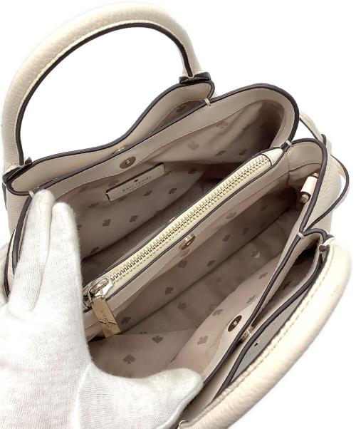 Kate Spade（ケイトスペード）Kate Spade (ケイトスペード) ハンドバッグ ホワイトの古着・服飾アイテム