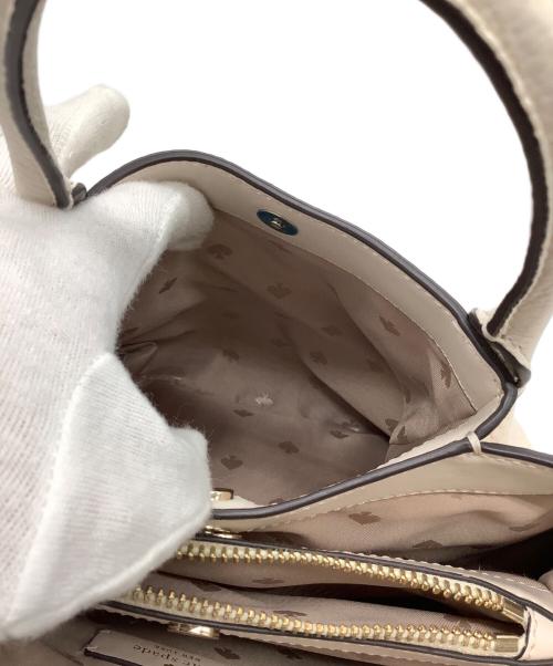 Kate Spade（ケイトスペード）Kate Spade (ケイトスペード) ハンドバッグ ホワイトの古着・服飾アイテム