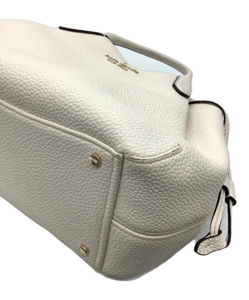 Kate Spade（ケイトスペード）Kate Spade (ケイトスペード) ハンドバッグ ホワイトの古着・服飾アイテム