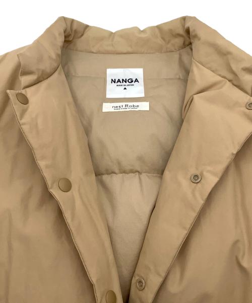 NANGA（ナンガ）NANGA (ナンガ) nest Robe (ネストローブ) ダウンコート ベージュ サイズ:-の古着・服飾アイテム