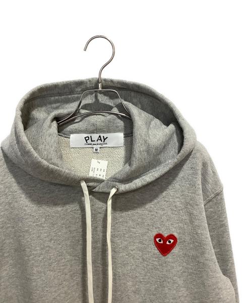PLAY COMME des GARCONS（プレイコムデギャルソン）PLAY COMME des GARCONS (プレイコムデギャルソン) Pullover Hoodie With Red Emblem Top Gray グレー サイズ:Mの古着・服飾アイテム