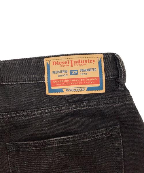 DIESEL（ディーゼル）DIESEL (ディーゼル) D-RISE リラックスフィット デニムパンツ ブラック サイズ:W28L30の古着・服飾アイテム