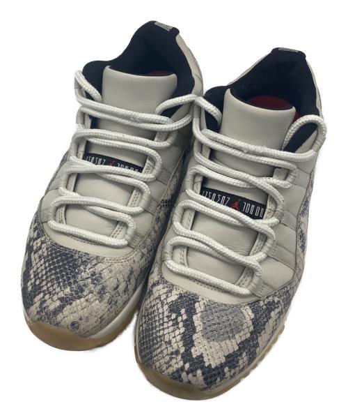 NIKE（ナイキ）NIKE (ナイキ) AIR JORDAN 11 RETRO LOW LE SNAKESKIN グレー サイズ:27.5の古着・服飾アイテム