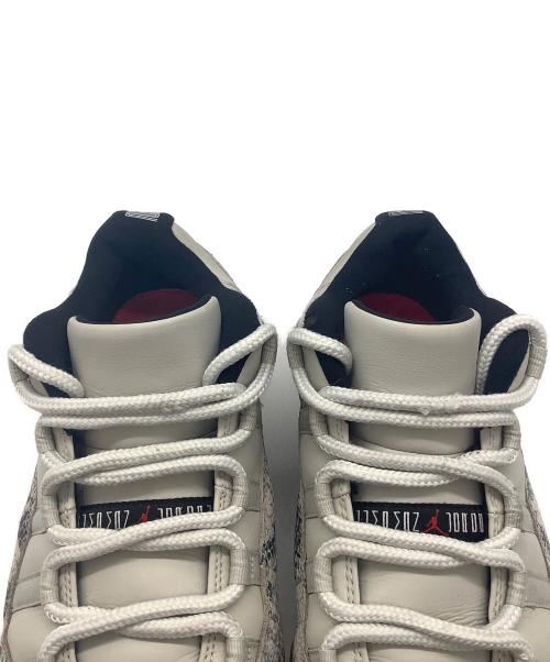 NIKE（ナイキ）NIKE (ナイキ) AIR JORDAN 11 RETRO LOW LE SNAKESKIN グレー サイズ:27.5の古着・服飾アイテム