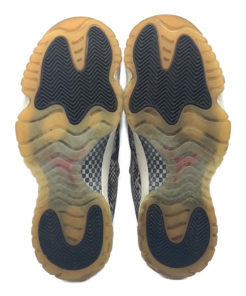 NIKE（ナイキ）NIKE (ナイキ) AIR JORDAN 11 RETRO LOW LE SNAKESKIN グレー サイズ:27.5の古着・服飾アイテム