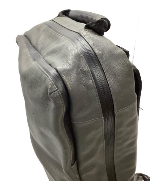 BROSKI and SUPPLY（ブロスキーアンドサプライ）BROSKI AND SUPPLY (ブロスキーアンドサプライ) 防水レザー バックパック グレーの古着・服飾アイテム