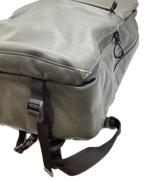 BROSKI and SUPPLY（ブロスキーアンドサプライ）BROSKI AND SUPPLY (ブロスキーアンドサプライ) 防水レザー バックパック グレーの古着・服飾アイテム