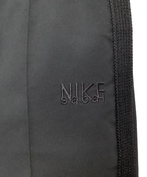 NIKE（ナイキ）NIKE (ナイキ) sacai (サカイ) 2024AW ロゴ刺繍 トラックパンツ ブラック サイズ:Mの古着・服飾アイテム