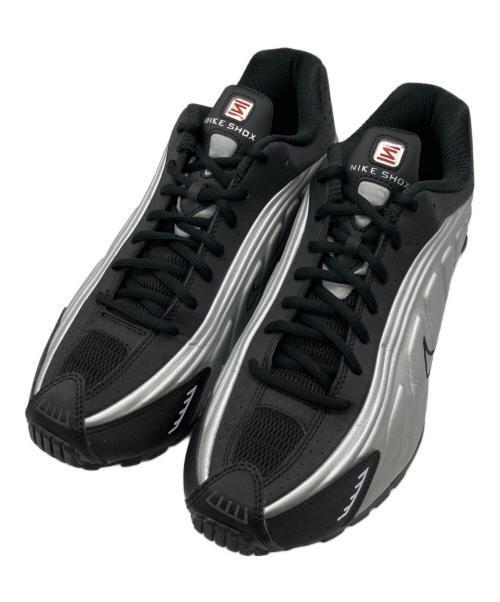 NIKE（ナイキ）NIKE (ナイキ) SHOX R4 グレー×レッド サイズ:27.5の古着・服飾アイテム