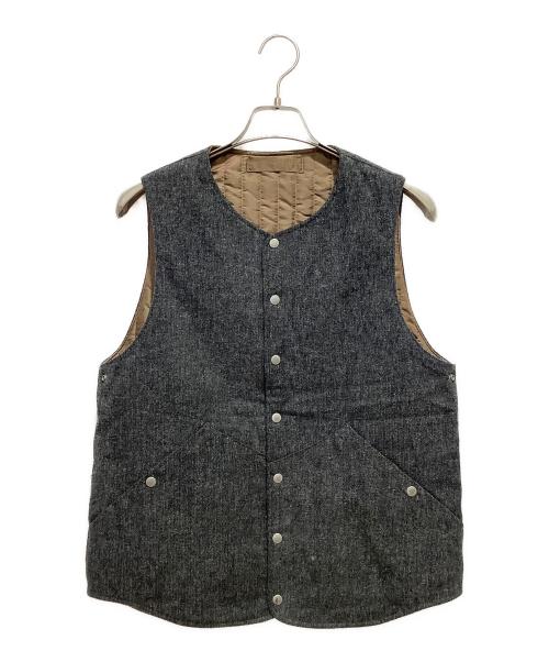 anachronorm（アナクロノーム）anachronorm (アナクロノーム) Herringbone Mid-Layer Quilt Warm Vest グレー サイズ:01の古着・服飾アイテム