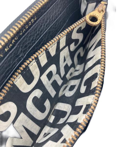 Marc by Marc Jacobs（マークバイマークジェイコブス）Marc by Marc Jacobs (マークバイマークジェイコブス) ラウンドファスナー長財布 ブラック×ゴールドの古着・服飾アイテム