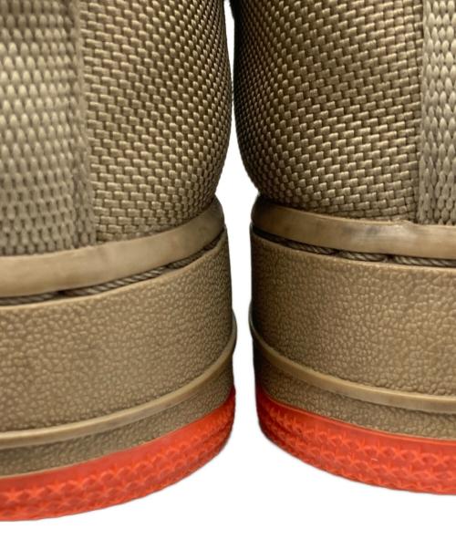 NIKE（ナイキ）NIKE (ナイキ) スニーカー ベージュ×オレンジ サイズ:28.5の古着・服飾アイテム