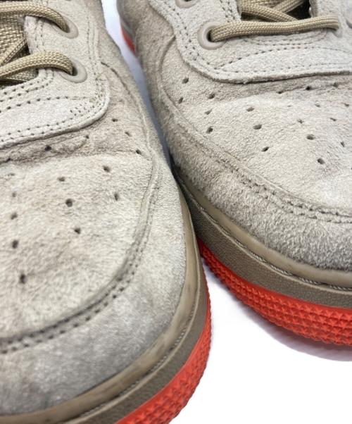 NIKE（ナイキ）NIKE (ナイキ) スニーカー ベージュ×オレンジ サイズ:28.5の古着・服飾アイテム