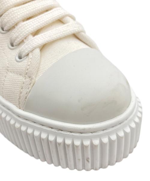 MIU MIU（ミュウミュウ）MIU MIU (ミュウミュウ) フラットフォームスニーカー ホワイト サイズ:37の古着・服飾アイテム