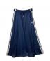 adidas（アディダス）の古着「ロングサテンスカート」｜ネイビー