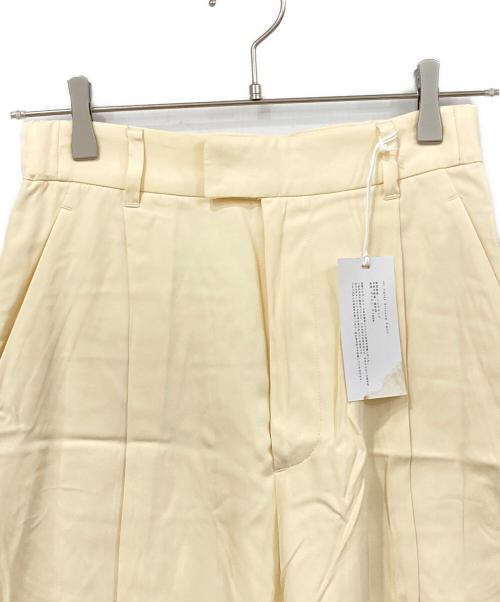 UNDECORATED（アンデコレイテッド）UNDECORATED (アンデコレイテッド) センタープレスパンツ イエロー サイズ:SIZE 1 未使用品の古着・服飾アイテム
