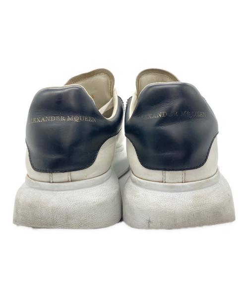 ALEXANDER McQUEEN（アレキサンダーマックイーン）ALEXANDER McQUEEN (アレキサンダーマックイーン) スニーカー ホワイト×ブラック サイズ:25.5cmの古着・服飾アイテム