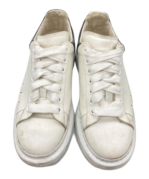 ALEXANDER McQUEEN（アレキサンダーマックイーン）ALEXANDER McQUEEN (アレキサンダーマックイーン) スニーカー ホワイト×ブラック サイズ:25.5cmの古着・服飾アイテム
