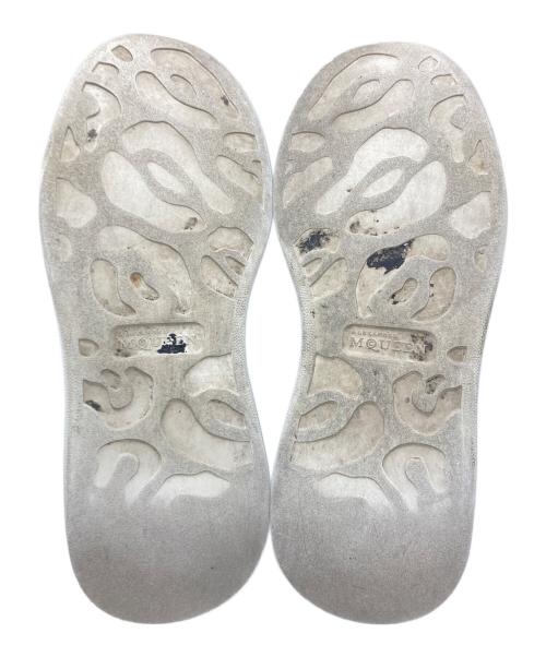 ALEXANDER McQUEEN（アレキサンダーマックイーン）ALEXANDER McQUEEN (アレキサンダーマックイーン) スニーカー ホワイト×ブラック サイズ:25.5cmの古着・服飾アイテム