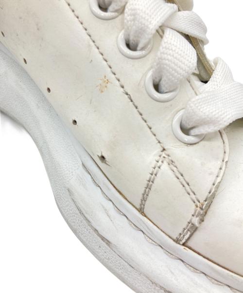 ALEXANDER McQUEEN（アレキサンダーマックイーン）ALEXANDER McQUEEN (アレキサンダーマックイーン) スニーカー ホワイト×ブラック サイズ:25.5cmの古着・服飾アイテム