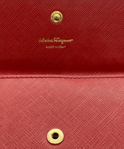 Salvatore Ferragamo（サルヴァトーレ フェラガモ）Salvatore Ferragamo (サルヴァトーレ フェラガモ) 長財布 レッドの古着・服飾アイテム