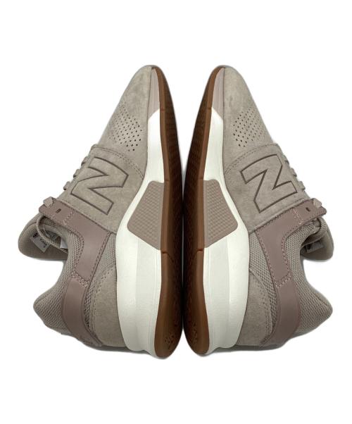 NEW BALANCE（ニューバランス）NEW BALANCE (ニューバランス) スニーカー ベージュ×ピンク サイズ:27.5 未使用品の古着・服飾アイテム