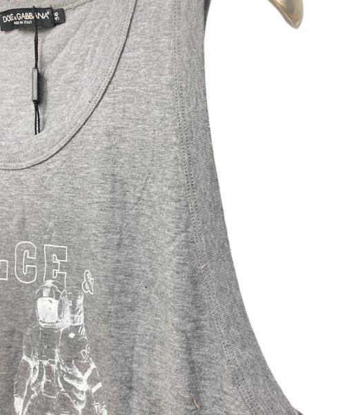 DOLCE & GABBANA（ドルチェ＆ガッバーナ）DOLCE & GABBANA (ドルチェ＆ガッバーナ) ノースリーブカットソー グレー サイズ:SIZE 56 未使用品の古着・服飾アイテム