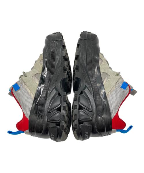 BURBERRY（バーバリー）BURBERRY (バーバリー) LOW TOP SNEAKER グレー×レッド サイズ:SIZE 36の古着・服飾アイテム