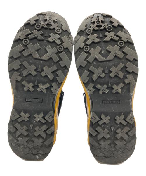 BURBERRY（バーバリー）BURBERRY (バーバリー) LOW TOP SNEAKER ブラック×レッド×イエロー サイズ:SIZE 41の古着・服飾アイテム