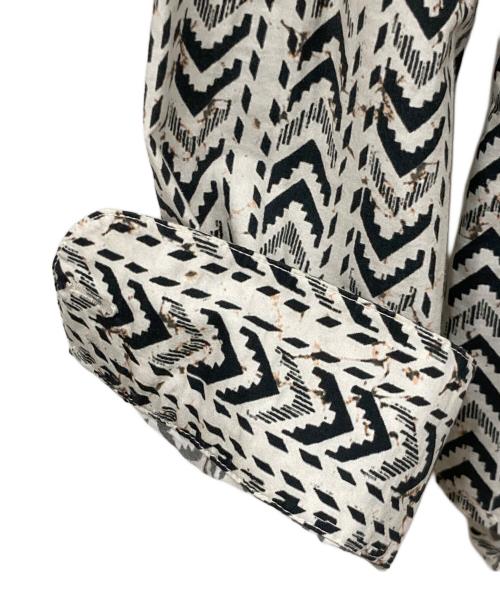 Desigual（デシグアル）Desigual (デシグアル) 総柄シャツ ブラック×ホワイト サイズ:SIZE Sの古着・服飾アイテム