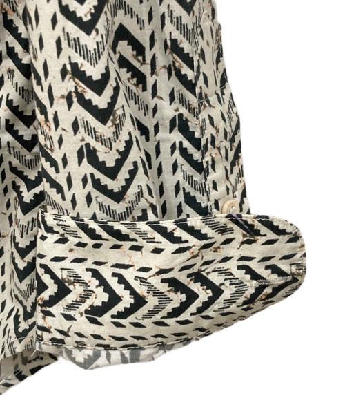 Desigual（デシグアル）Desigual (デシグアル) 総柄シャツ ブラック×ホワイト サイズ:SIZE Sの古着・服飾アイテム