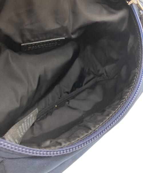 BALENCIAGA（バレンシアガ）BALENCIAGA (バレンシアガ) ウィールベルトバッグS ネイビー×レッドの古着・服飾アイテム