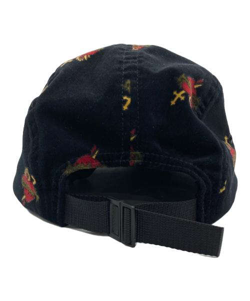 SUPREME（シュプリーム）SUPREME (シュプリーム) Sacred Hearts Camp Cap ブラック×レッドの古着・服飾アイテム
