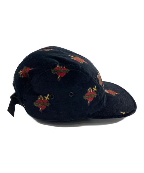 SUPREME（シュプリーム）SUPREME (シュプリーム) Sacred Hearts Camp Cap ブラック×レッドの古着・服飾アイテム