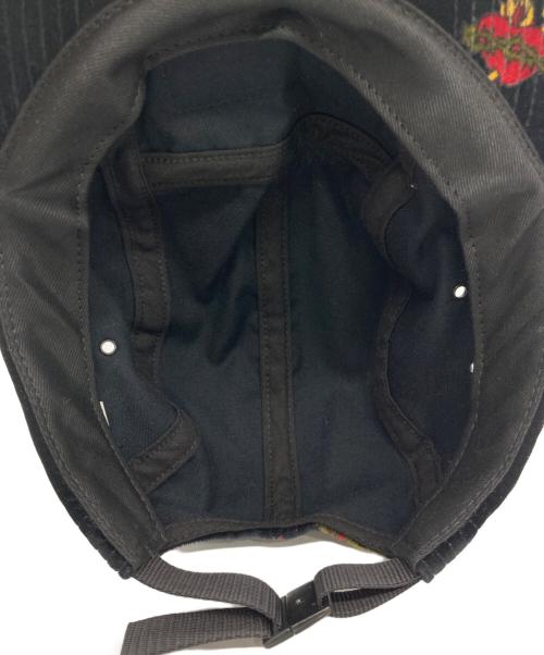 SUPREME（シュプリーム）SUPREME (シュプリーム) Sacred Hearts Camp Cap ブラック×レッドの古着・服飾アイテム