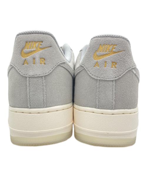 NIKE（ナイキ）NIKE (ナイキ) AIR FORCE 1 07 LV8 グレー×ゴールド サイズ:27.5 未使用品の古着・服飾アイテム