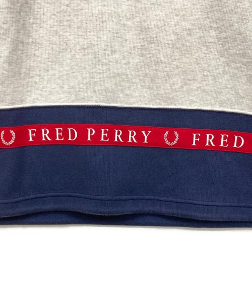 FRED PERRY（フレッドペリー）FRED PERRY (フレッドペリー) スウェット ホワイト×ネイビー サイズ:Mの古着・服飾アイテム