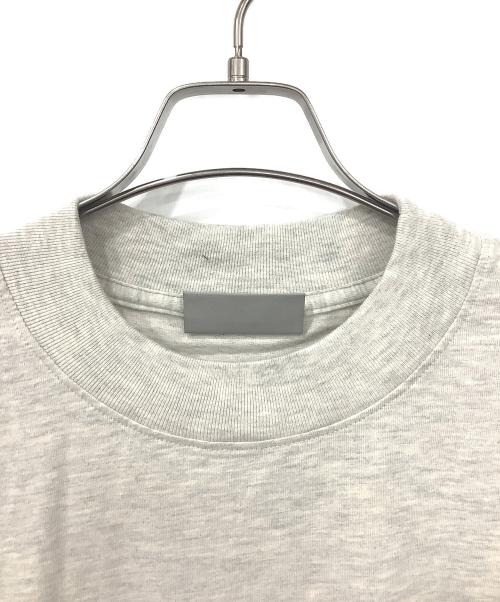 FOG ESSENTIALS（フィアオブゴッド エッセンシャル）FOG ESSENTIALS (フィアオブゴッド エッセンシャル) 長袖カットソー ライトグレー サイズ:Mサイズ 未使用品の古着・服飾アイテム