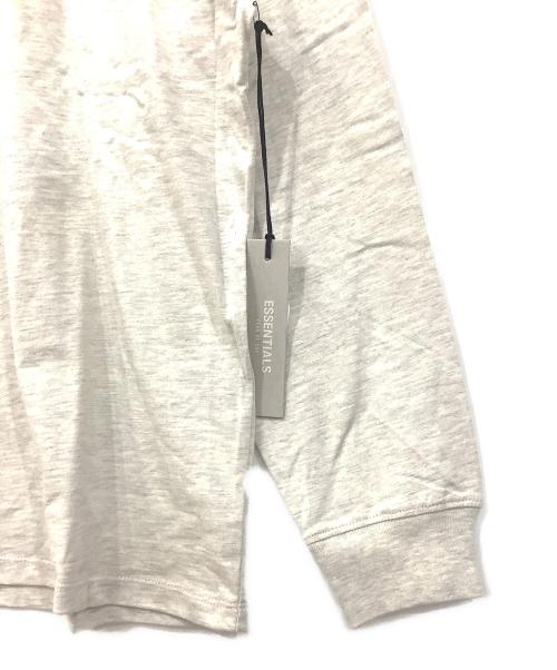 FOG ESSENTIALS（フィアオブゴッド エッセンシャル）FOG ESSENTIALS (フィアオブゴッド エッセンシャル) 長袖カットソー ライトグレー サイズ:Mサイズ 未使用品の古着・服飾アイテム