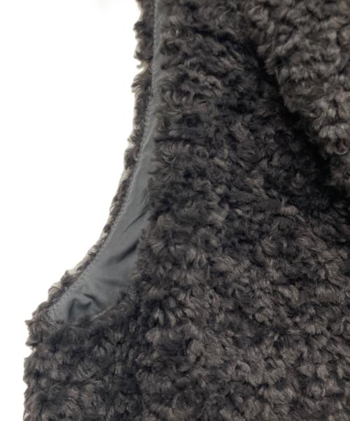 THREE DOTS（スリードッツ）THREE DOTS (スリードッツ) プードルボア テーラードベスト グレー サイズ:SIZE S 未使用品の古着・服飾アイテム