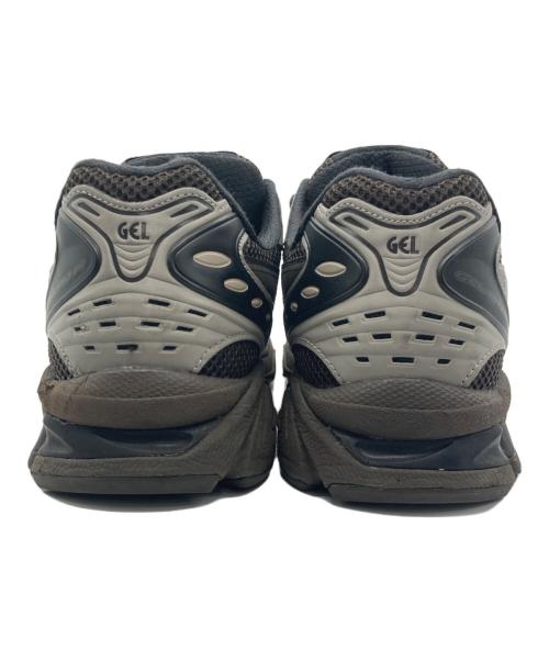 asics（アシックス）asics (アシックス) スニーカー グレー×ダークグレー サイズ:27.5cmの古着・服飾アイテム