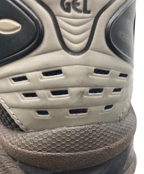 asics（アシックス）asics (アシックス) スニーカー グレー×ダークグレー サイズ:27.5cmの古着・服飾アイテム